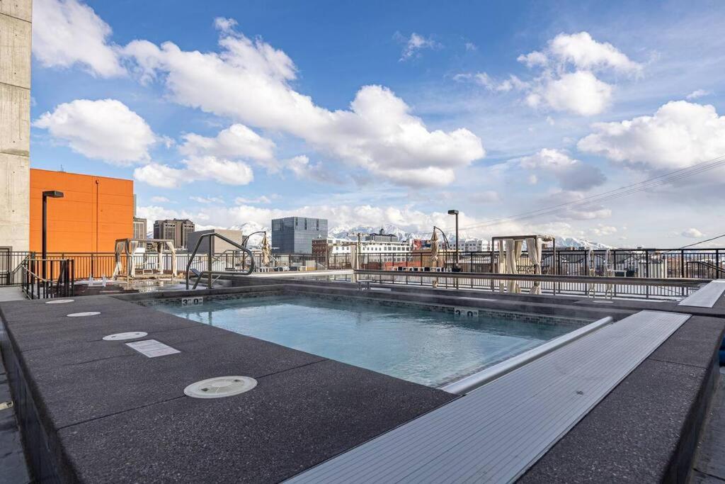 Appartamento Modern 1B Downtown Slc With Wfh Setup, Gym, Fast Wi-Fi, Pool Salt Lake City Esterno foto