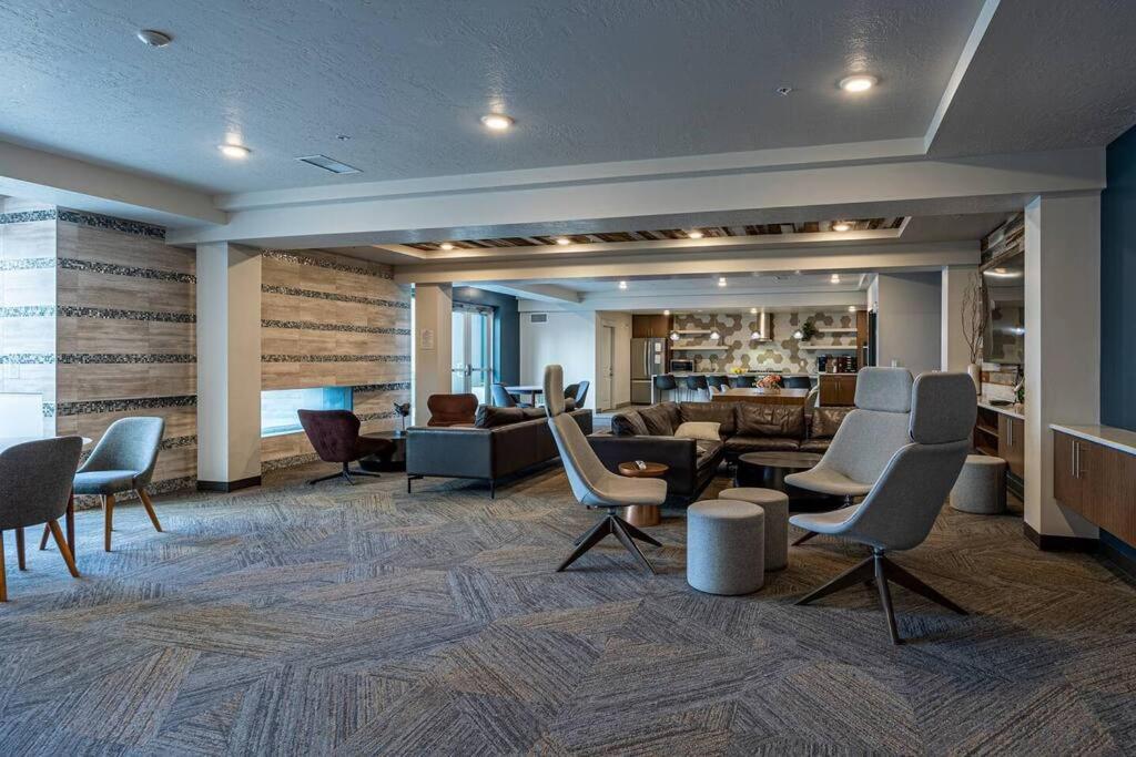 Appartamento Modern 1B Downtown Slc With Wfh Setup, Gym, Fast Wi-Fi, Pool Salt Lake City Esterno foto