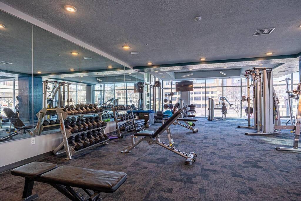 Appartamento Modern 1B Downtown Slc With Wfh Setup, Gym, Fast Wi-Fi, Pool Salt Lake City Esterno foto
